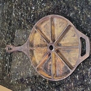 Vintage Lodge divided cornbread skillet pan D1 8CB Made In USA 🇺🇸